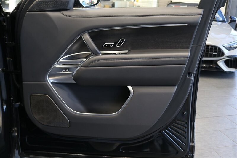 2025 Land Rover Range Rover P530 Autobiography L 1-OWNER* LONG WHEEL BASE* 3RD ROW SEAT* CERAMIC COATED* CERAMIC TINT* 2-KEYS* ALL BOOKS* 0-ACCIDENTS* 100% ALL ORIGINAL LOCAL TRADE - Photo 35 - Portland, OR 97230