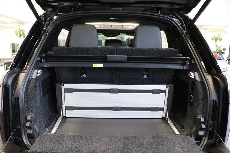 2025 Land Rover Range Rover P530 Autobiography L 1-OWNER* LONG WHEEL BASE* 3RD ROW SEAT* CERAMIC COATED* CERAMIC TINT* 2-KEYS* ALL BOOKS* 0-ACCIDENTS* 100% ALL ORIGINAL LOCAL TRADE - Photo 22 - Portland, OR 97230