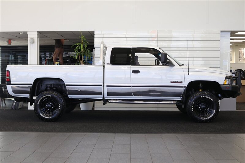 1997 Dodge Ram 2500 Laramie SLT  1-OREGON OWNER* 100% RUST FREE* PERFECT DASH* 5-SPEED MANUAL 5.9L CUMMINS* LINEX BED LINER* PACBRAKE* PROTECH HEADEACH RACK* 33 " COOPER 10-PLYs W/ NEW BLACK ROCK WHEELS* ALL BOOKS-MANUALS-KEY - Photo 5 - Portland, OR 97230