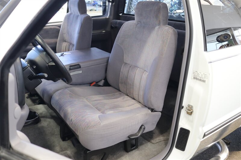 1997 Dodge Ram 2500 Laramie SLT  1-OREGON OWNER* 100% RUST FREE* PERFECT DASH* 5-SPEED MANUAL 5.9L CUMMINS* LINEX BED LINER* PACBRAKE* PROTECH HEADEACH RACK* 33 " COOPER 10-PLYs W/ NEW BLACK ROCK WHEELS* ALL BOOKS-MANUALS-KEY - Photo 16 - Portland, OR 97230