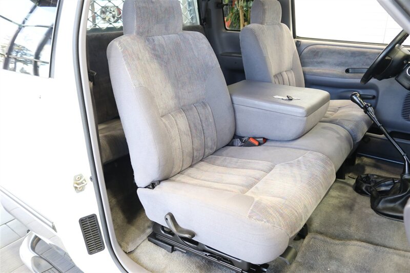 1997 Dodge Ram 2500 Laramie SLT  1-OREGON OWNER* 100% RUST FREE* PERFECT DASH* 5-SPEED MANUAL 5.9L CUMMINS* LINEX BED LINER* PACBRAKE* PROTECH HEADEACH RACK* 33 " COOPER 10-PLYs W/ NEW BLACK ROCK WHEELS* ALL BOOKS-MANUALS-KEY - Photo 17 - Portland, OR 97230