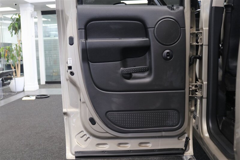 2005 Dodge Ram 3500 SLT 4dr Quad Cab   - Photo 76 - Portland, OR 97230