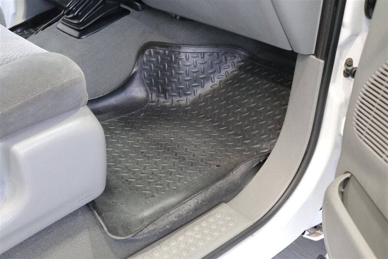 2002 Ford F-250 XLT  1-OWNER* 100% RUST FREE* ALL SERVICE RECORDS SINCE NEW* NEW 2.5 " LEVEL KIT W/ NEW BILSTEIN 5100 SHOCKS / NEW 33 " BFG KO3 10-PLYS* ALL BOOKS&KEYS&WINDOW STICKER* NEW FLUIDS-NEW AC COMPRESSOR - Photo 79 - Portland, OR 97230