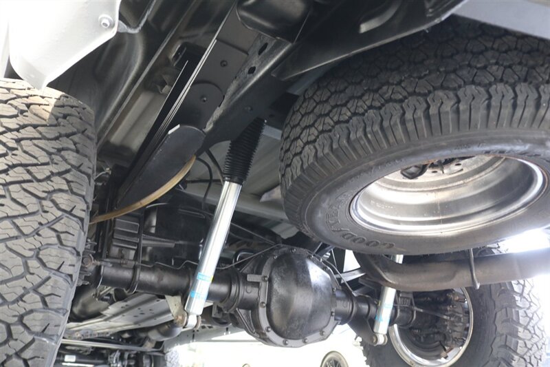 2002 Ford F-250 XLT  1-OWNER* 100% RUST FREE* ALL SERVICE RECORDS SINCE NEW* NEW 2.5 " LEVEL KIT W/ NEW BILSTEIN 5100 SHOCKS / NEW 33 " BFG KO3 10-PLYS* ALL BOOKS&KEYS&WINDOW STICKER* NEW FLUIDS-NEW AC COMPRESSOR - Photo 39 - Portland, OR 97230