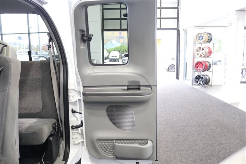 2002 Ford F-250 XLT  1-OWNER* 100% RUST FREE* ALL SERVICE RECORDS SINCE NEW* NEW 2.5 " LEVEL KIT W/ NEW BILSTEIN 5100 SHOCKS / NEW 33 " BFG KO3 10-PLYS* ALL BOOKS&KEYS&WINDOW STICKER* NEW FLUIDS-NEW AC COMPRESSOR - Photo 64 - Portland, OR 97230