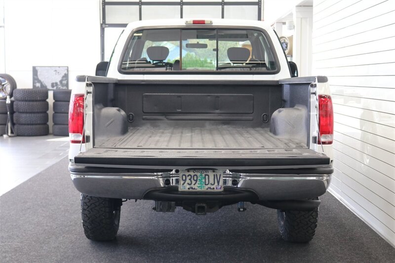 2002 Ford F-250 XLT  1-OWNER* 100% RUST FREE* ALL SERVICE RECORDS SINCE NEW* NEW 2.5 " LEVEL KIT W/ NEW BILSTEIN 5100 SHOCKS / NEW 33 " BFG KO3 10-PLYS* ALL BOOKS&KEYS&WINDOW STICKER* NEW FLUIDS-NEW AC COMPRESSOR - Photo 16 - Portland, OR 97230