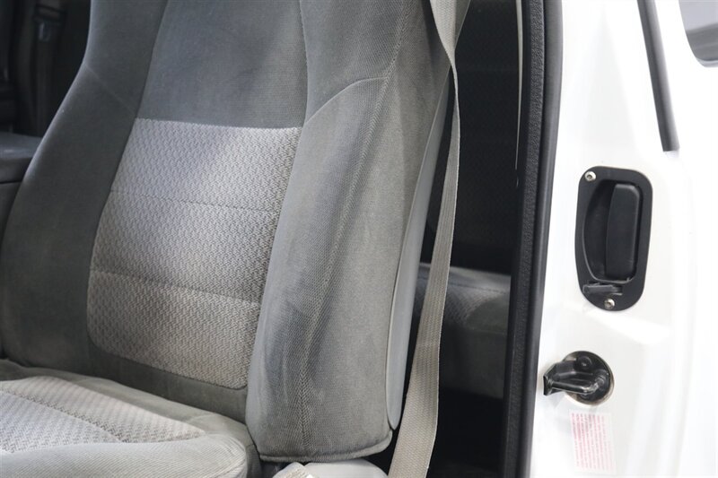 2002 Ford F-250 XLT  1-OWNER* 100% RUST FREE* ALL SERVICE RECORDS SINCE NEW* NEW 2.5 " LEVEL KIT W/ NEW BILSTEIN 5100 SHOCKS / NEW 33 " BFG KO3 10-PLYS* ALL BOOKS&KEYS&WINDOW STICKER* NEW FLUIDS-NEW AC COMPRESSOR - Photo 72 - Portland, OR 97230