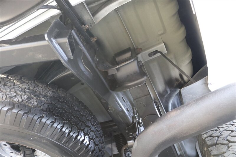 2002 Ford F-250 XLT  1-OWNER* 100% RUST FREE* ALL SERVICE RECORDS SINCE NEW* NEW 2.5 " LEVEL KIT W/ NEW BILSTEIN 5100 SHOCKS / NEW 33 " BFG KO3 10-PLYS* ALL BOOKS&KEYS&WINDOW STICKER* NEW FLUIDS-NEW AC COMPRESSOR - Photo 35 - Portland, OR 97230