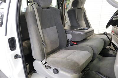 2002 Ford F-250 XLT  1-OWNER* 100% RUST FREE* ALL SERVICE RECORDS SINCE NEW* NEW 2.5 " LEVEL KIT W/ NEW BILSTEIN 5100 SHOCKS / NEW 33 " BFG KO3 10-PLYS* ALL BOOKS&KEYS&WINDOW STICKER* NEW FLUIDS-NEW AC COMPRESSOR - Photo 18 - Portland, OR 97230