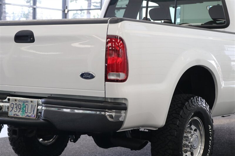 2002 Ford F-250 XLT  1-OWNER* 100% RUST FREE* ALL SERVICE RECORDS SINCE NEW* NEW 2.5 " LEVEL KIT W/ NEW BILSTEIN 5100 SHOCKS / NEW 33 " BFG KO3 10-PLYS* ALL BOOKS&KEYS&WINDOW STICKER* NEW FLUIDS-NEW AC COMPRESSOR - Photo 13 - Portland, OR 97230