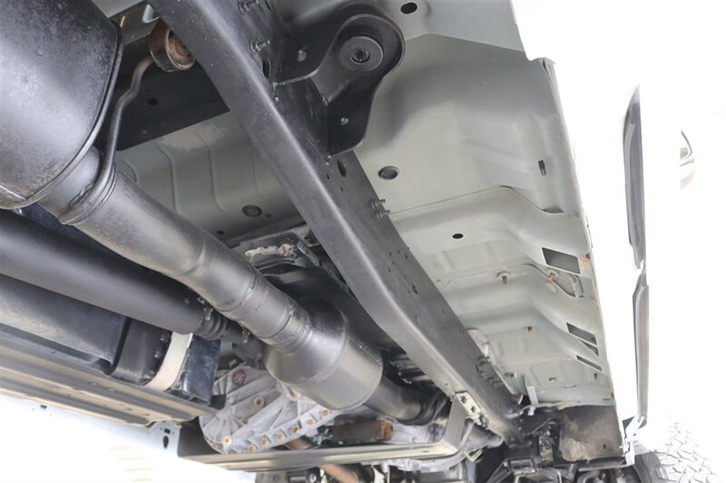 2002 Ford F-250 XLT  1-OWNER* 100% RUST FREE* ALL SERVICE RECORDS SINCE NEW* NEW 2.5 " LEVEL KIT W/ NEW BILSTEIN 5100 SHOCKS / NEW 33 " BFG KO3 10-PLYS* ALL BOOKS&KEYS&WINDOW STICKER* NEW FLUIDS-NEW AC COMPRESSOR - Photo 23 - Portland, OR 97230