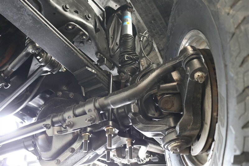 2002 Ford F-250 XLT  1-OWNER* 100% RUST FREE* ALL SERVICE RECORDS SINCE NEW* NEW 2.5 " LEVEL KIT W/ NEW BILSTEIN 5100 SHOCKS / NEW 33 " BFG KO3 10-PLYS* ALL BOOKS&KEYS&WINDOW STICKER* NEW FLUIDS-NEW AC COMPRESSOR - Photo 38 - Portland, OR 97230