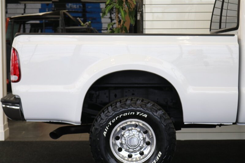 2002 Ford F-250 XLT  1-OWNER* 100% RUST FREE* ALL SERVICE RECORDS SINCE NEW* NEW 2.5 " LEVEL KIT W/ NEW BILSTEIN 5100 SHOCKS / NEW 33 " BFG KO3 10-PLYS* ALL BOOKS&KEYS&WINDOW STICKER* NEW FLUIDS-NEW AC COMPRESSOR - Photo 49 - Portland, OR 97230