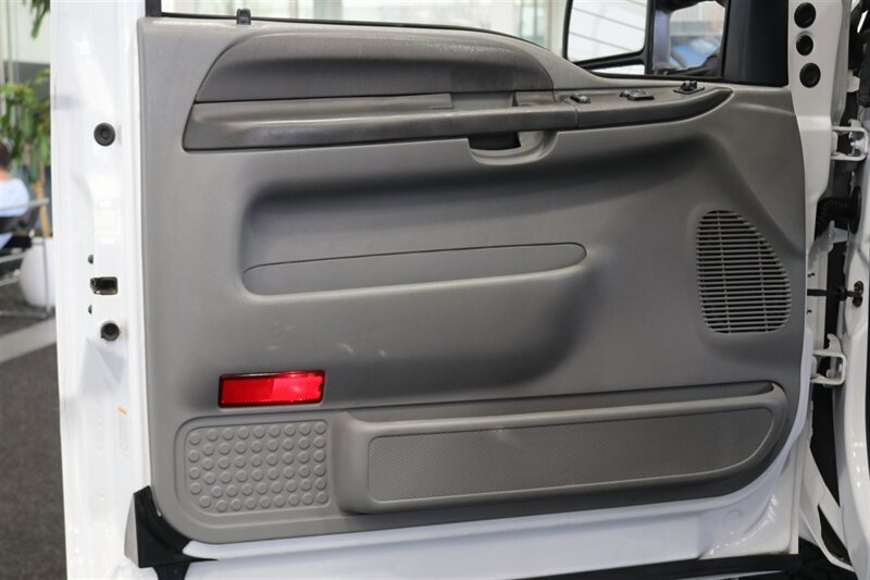 2002 Ford F-250 XLT  1-OWNER* 100% RUST FREE* ALL SERVICE RECORDS SINCE NEW* NEW 2.5 " LEVEL KIT W/ NEW BILSTEIN 5100 SHOCKS / NEW 33 " BFG KO3 10-PLYS* ALL BOOKS&KEYS&WINDOW STICKER* NEW FLUIDS-NEW AC COMPRESSOR - Photo 62 - Portland, OR 97230