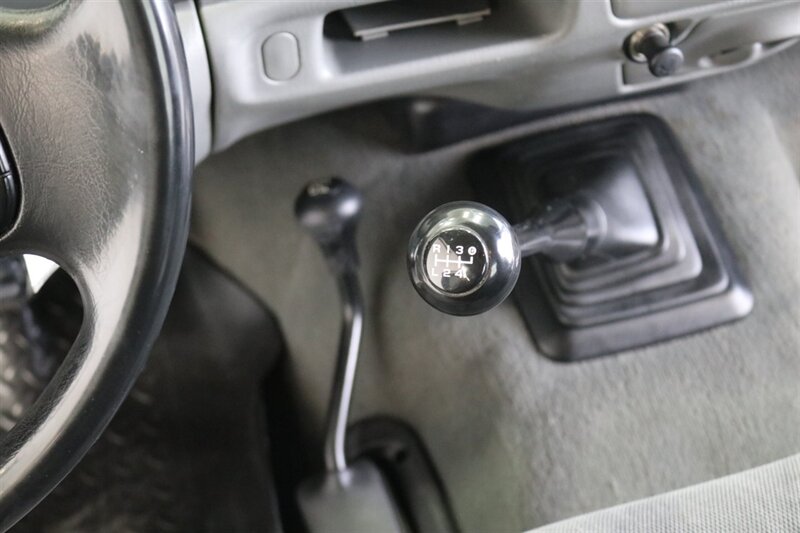 2002 Ford F-250 XLT  1-OWNER* 100% RUST FREE* ALL SERVICE RECORDS SINCE NEW* NEW 2.5 " LEVEL KIT W/ NEW BILSTEIN 5100 SHOCKS / NEW 33 " BFG KO3 10-PLYS* ALL BOOKS&KEYS&WINDOW STICKER* NEW FLUIDS-NEW AC COMPRESSOR - Photo 90 - Portland, OR 97230