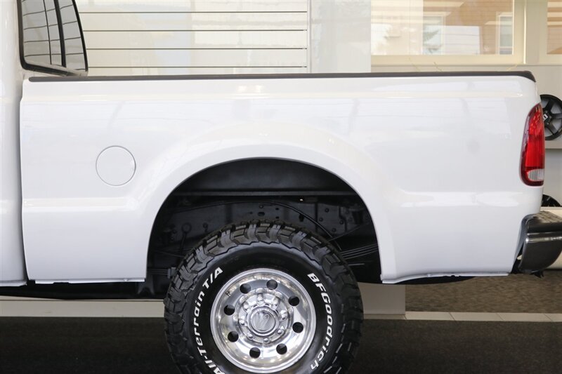 2002 Ford F-250 XLT  1-OWNER* 100% RUST FREE* ALL SERVICE RECORDS SINCE NEW* NEW 2.5 " LEVEL KIT W/ NEW BILSTEIN 5100 SHOCKS / NEW 33 " BFG KO3 10-PLYS* ALL BOOKS&KEYS&WINDOW STICKER* NEW FLUIDS-NEW AC COMPRESSOR - Photo 48 - Portland, OR 97230