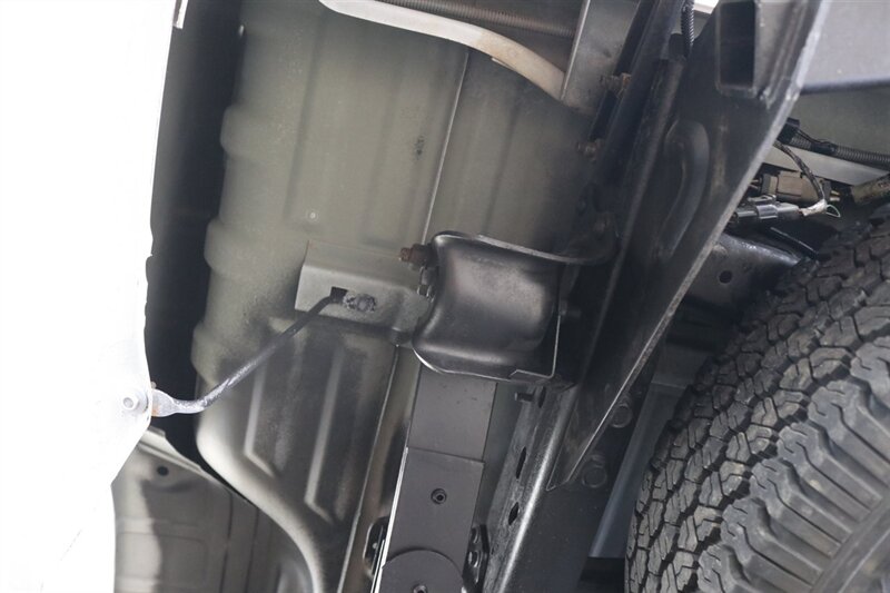 2002 Ford F-250 XLT  1-OWNER* 100% RUST FREE* ALL SERVICE RECORDS SINCE NEW* NEW 2.5 " LEVEL KIT W/ NEW BILSTEIN 5100 SHOCKS / NEW 33 " BFG KO3 10-PLYS* ALL BOOKS&KEYS&WINDOW STICKER* NEW FLUIDS-NEW AC COMPRESSOR - Photo 34 - Portland, OR 97230