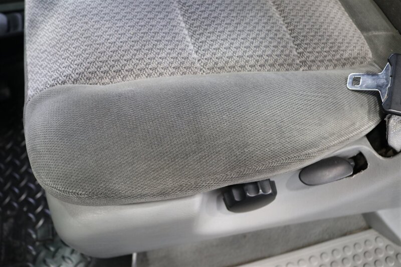 2002 Ford F-250 XLT  1-OWNER* 100% RUST FREE* ALL SERVICE RECORDS SINCE NEW* NEW 2.5 " LEVEL KIT W/ NEW BILSTEIN 5100 SHOCKS / NEW 33 " BFG KO3 10-PLYS* ALL BOOKS&KEYS&WINDOW STICKER* NEW FLUIDS-NEW AC COMPRESSOR - Photo 70 - Portland, OR 97230