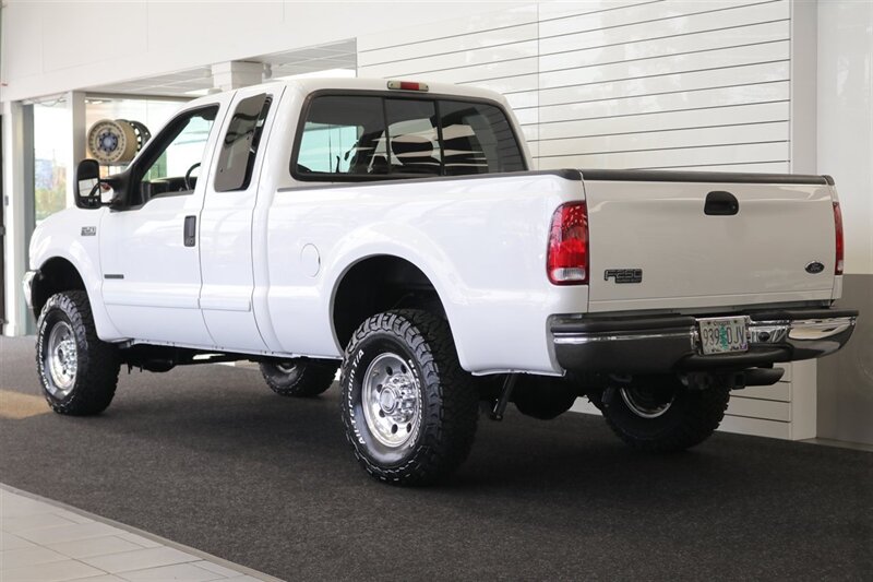 2002 Ford F-250 XLT  1-OWNER* 100% RUST FREE* ALL SERVICE RECORDS SINCE NEW* NEW 2.5 " LEVEL KIT W/ NEW BILSTEIN 5100 SHOCKS / NEW 33 " BFG KO3 10-PLYS* ALL BOOKS&KEYS&WINDOW STICKER* NEW FLUIDS-NEW AC COMPRESSOR - Photo 6 - Portland, OR 97230