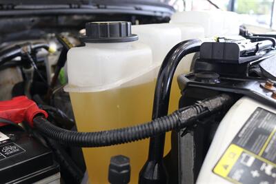 2002 Ford F-250 XLT  1-OWNER* 100% RUST FREE* ALL SERVICE RECORDS SINCE NEW* NEW 2.5 " LEVEL KIT W/ NEW BILSTEIN 5100 SHOCKS / NEW 33 " BFG KO3 10-PLYS* ALL BOOKS&KEYS&WINDOW STICKER* NEW FLUIDS-NEW AC COMPRESSOR - Photo 42 - Portland, OR 97230