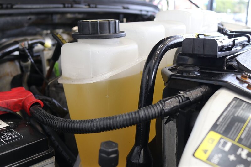 2002 Ford F-250 XLT  1-OWNER* 100% RUST FREE* ALL SERVICE RECORDS SINCE NEW* NEW 2.5 " LEVEL KIT W/ NEW BILSTEIN 5100 SHOCKS / NEW 33 " BFG KO3 10-PLYS* ALL BOOKS&KEYS&WINDOW STICKER* NEW FLUIDS-NEW AC COMPRESSOR - Photo 42 - Portland, OR 97230