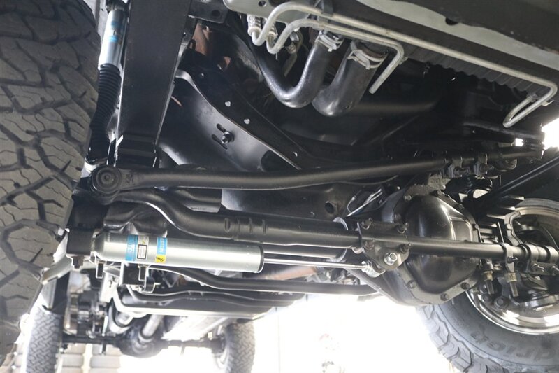 2002 Ford F-250 XLT  1-OWNER* 100% RUST FREE* ALL SERVICE RECORDS SINCE NEW* NEW 2.5 " LEVEL KIT W/ NEW BILSTEIN 5100 SHOCKS / NEW 33 " BFG KO3 10-PLYS* ALL BOOKS&KEYS&WINDOW STICKER* NEW FLUIDS-NEW AC COMPRESSOR - Photo 37 - Portland, OR 97230