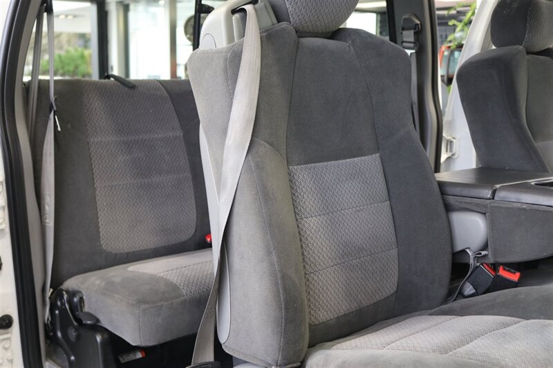 2002 Ford F-250 XLT  1-OWNER* 100% RUST FREE* ALL SERVICE RECORDS SINCE NEW* NEW 2.5 " LEVEL KIT W/ NEW BILSTEIN 5100 SHOCKS / NEW 33 " BFG KO3 10-PLYS* ALL BOOKS&KEYS&WINDOW STICKER* NEW FLUIDS-NEW AC COMPRESSOR - Photo 73 - Portland, OR 97230