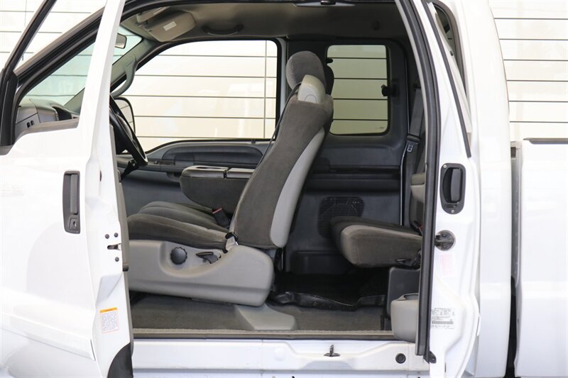 2002 Ford F-250 XLT  1-OWNER* 100% RUST FREE* ALL SERVICE RECORDS SINCE NEW* NEW 2.5 " LEVEL KIT W/ NEW BILSTEIN 5100 SHOCKS / NEW 33 " BFG KO3 10-PLYS* ALL BOOKS&KEYS&WINDOW STICKER* NEW FLUIDS-NEW AC COMPRESSOR - Photo 93 - Portland, OR 97230