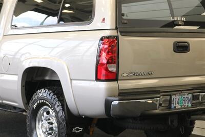 2005 Chevrolet Silverado 2500 LS  1-OWNER* 100% RUST FREE* NEVER HAD 5TH WHEEL / GOOSENECK* 5-SPD ALLISON* SHORT BED* NEW 2.5 "LEVEL LIFT W/ NEW 33 " BFG KO3 10-PLYS* ALL ORIGINAL BOOKS-WINDOW STICKER-2 KEYS-SERVICE RECORDS - Photo 43 - Portland, OR 97230