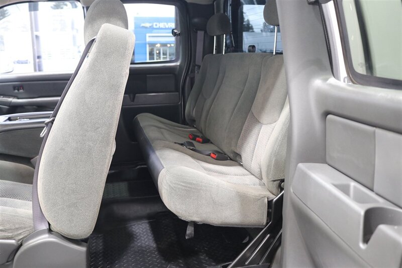 2005 Chevrolet Silverado 2500 LS  1-OWNER* 100% RUST FREE* NEVER HAD 5TH WHEEL / GOOSENECK* 5-SPD ALLISON* SHORT BED* NEW 2.5 "LEVEL LIFT W/ NEW 33 " BFG KO3 10-PLYS* ALL ORIGINAL BOOKS-WINDOW STICKER-2 KEYS-SERVICE RECORDS - Photo 76 - Portland, OR 97230