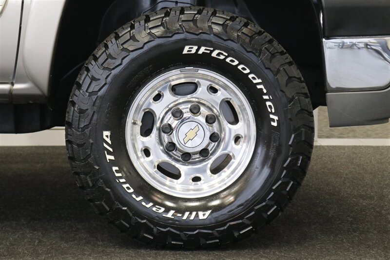 2005 Chevrolet Silverado 2500 LS  1-OWNER* 100% RUST FREE* NEVER HAD 5TH WHEEL / GOOSENECK* 5-SPD ALLISON* SHORT BED* NEW 2.5 "LEVEL LIFT W/ NEW 33 " BFG KO3 10-PLYS* ALL ORIGINAL BOOKS-WINDOW STICKER-2 KEYS-SERVICE RECORDS - Photo 52 - Portland, OR 97230