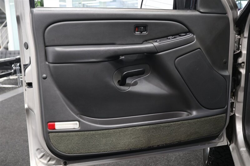 2005 Chevrolet Silverado 2500 LS  1-OWNER* 100% RUST FREE* NEVER HAD 5TH WHEEL / GOOSENECK* 5-SPD ALLISON* SHORT BED* NEW 2.5 "LEVEL LIFT W/ NEW 33 " BFG KO3 10-PLYS* ALL ORIGINAL BOOKS-WINDOW STICKER-2 KEYS-SERVICE RECORDS - Photo 62 - Portland, OR 97230