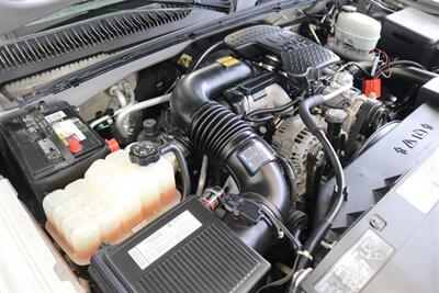 2005 Chevrolet Silverado 2500 LS  1-OWNER* 100% RUST FREE* NEVER HAD 5TH WHEEL / GOOSENECK* 5-SPD ALLISON* SHORT BED* NEW 2.5 "LEVEL LIFT W/ NEW 33 " BFG KO3 10-PLYS* ALL ORIGINAL BOOKS-WINDOW STICKER-2 KEYS-SERVICE RECORDS - Photo 38 - Portland, OR 97230