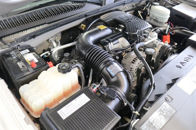 2005 Chevrolet Silverado 2500 LS  1-OWNER* 100% RUST FREE* NEVER HAD 5TH WHEEL / GOOSENECK* 5-SPD ALLISON* SHORT BED* NEW 2.5 "LEVEL LIFT W/ NEW 33 " BFG KO3 10-PLYS* ALL ORIGINAL BOOKS-WINDOW STICKER-2 KEYS-SERVICE RECORDS - Photo 38 - Portland, OR 97230