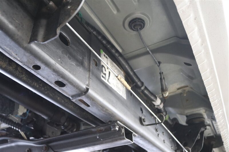 2005 Chevrolet Silverado 2500 LS  1-OWNER* 100% RUST FREE* NEVER HAD 5TH WHEEL / GOOSENECK* 5-SPD ALLISON* SHORT BED* NEW 2.5 "LEVEL LIFT W/ NEW 33 " BFG KO3 10-PLYS* ALL ORIGINAL BOOKS-WINDOW STICKER-2 KEYS-SERVICE RECORDS - Photo 24 - Portland, OR 97230