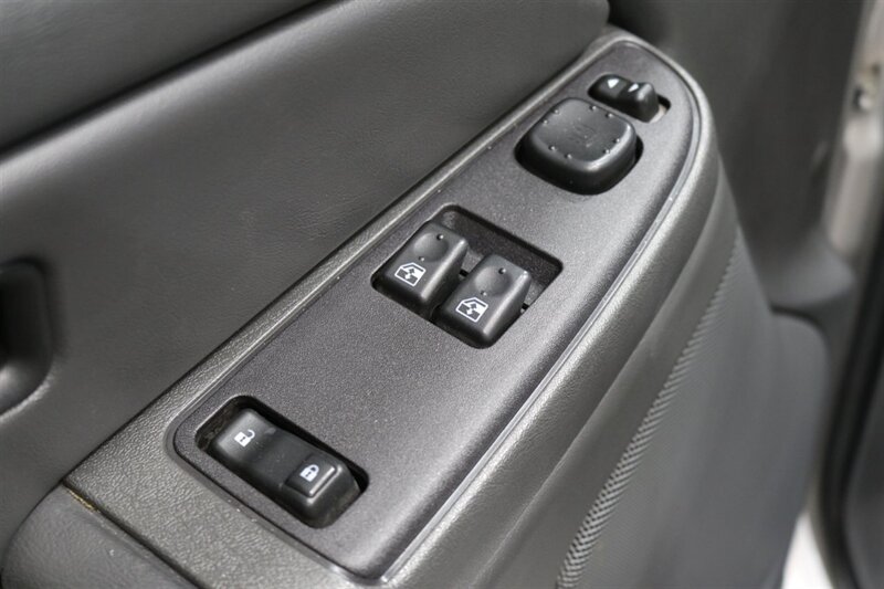 2005 Chevrolet Silverado 2500 LS  1-OWNER* 100% RUST FREE* NEVER HAD 5TH WHEEL / GOOSENECK* 5-SPD ALLISON* SHORT BED* NEW 2.5 "LEVEL LIFT W/ NEW 33 " BFG KO3 10-PLYS* ALL ORIGINAL BOOKS-WINDOW STICKER-2 KEYS-SERVICE RECORDS - Photo 87 - Portland, OR 97230