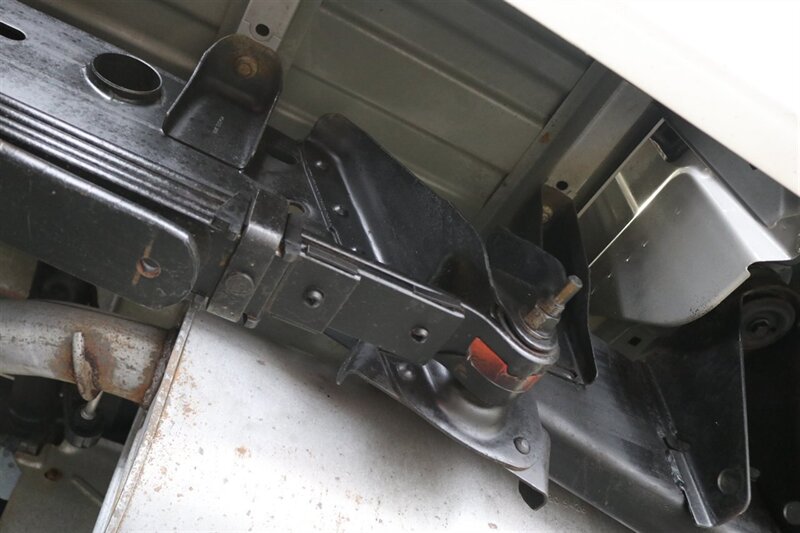 2005 Chevrolet Silverado 2500 LS  1-OWNER* 100% RUST FREE* NEVER HAD 5TH WHEEL / GOOSENECK* 5-SPD ALLISON* SHORT BED* NEW 2.5 "LEVEL LIFT W/ NEW 33 " BFG KO3 10-PLYS* ALL ORIGINAL BOOKS-WINDOW STICKER-2 KEYS-SERVICE RECORDS - Photo 34 - Portland, OR 97230