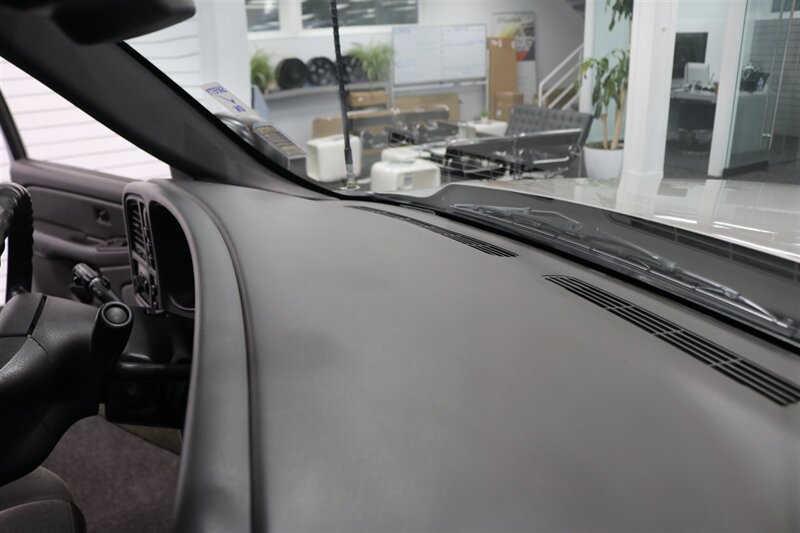 2005 Chevrolet Silverado 2500 LS  1-OWNER* 100% RUST FREE* NEVER HAD 5TH WHEEL / GOOSENECK* 5-SPD ALLISON* SHORT BED* NEW 2.5 "LEVEL LIFT W/ NEW 33 " BFG KO3 10-PLYS* ALL ORIGINAL BOOKS-WINDOW STICKER-2 KEYS-SERVICE RECORDS - Photo 91 - Portland, OR 97230