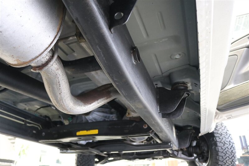 2005 Chevrolet Silverado 2500 LS  1-OWNER* 100% RUST FREE* NEVER HAD 5TH WHEEL / GOOSENECK* 5-SPD ALLISON* SHORT BED* NEW 2.5 "LEVEL LIFT W/ NEW 33 " BFG KO3 10-PLYS* ALL ORIGINAL BOOKS-WINDOW STICKER-2 KEYS-SERVICE RECORDS - Photo 25 - Portland, OR 97230