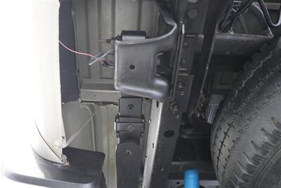 2005 Chevrolet Silverado 2500 LS  1-OWNER* 100% RUST FREE* NEVER HAD 5TH WHEEL / GOOSENECK* 5-SPD ALLISON* SHORT BED* NEW 2.5 "LEVEL LIFT W/ NEW 33 " BFG KO3 10-PLYS* ALL ORIGINAL BOOKS-WINDOW STICKER-2 KEYS-SERVICE RECORDS - Photo 32 - Portland, OR 97230