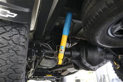 2005 Chevrolet Silverado 2500 LS  1-OWNER* 100% RUST FREE* NEVER HAD 5TH WHEEL / GOOSENECK* 5-SPD ALLISON* SHORT BED* NEW 2.5 "LEVEL LIFT W/ NEW 33 " BFG KO3 10-PLYS* ALL ORIGINAL BOOKS-WINDOW STICKER-2 KEYS-SERVICE RECORDS - Photo 36 - Portland, OR 97230