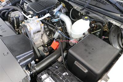 2005 Chevrolet Silverado 2500 LS  1-OWNER* 100% RUST FREE* NEVER HAD 5TH WHEEL / GOOSENECK* 5-SPD ALLISON* SHORT BED* NEW 2.5 "LEVEL LIFT W/ NEW 33 " BFG KO3 10-PLYS* ALL ORIGINAL BOOKS-WINDOW STICKER-2 KEYS-SERVICE RECORDS - Photo 39 - Portland, OR 97230