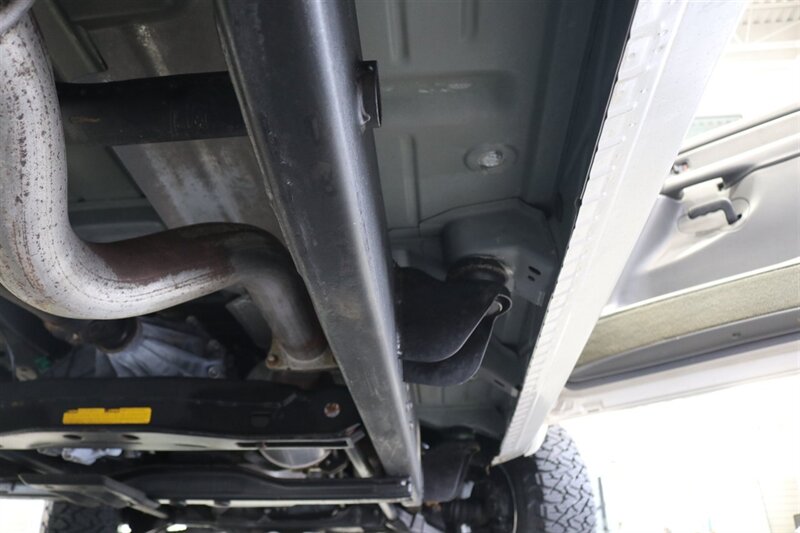 2005 Chevrolet Silverado 2500 LS  1-OWNER* 100% RUST FREE* NEVER HAD 5TH WHEEL / GOOSENECK* 5-SPD ALLISON* SHORT BED* NEW 2.5 "LEVEL LIFT W/ NEW 33 " BFG KO3 10-PLYS* ALL ORIGINAL BOOKS-WINDOW STICKER-2 KEYS-SERVICE RECORDS - Photo 30 - Portland, OR 97230