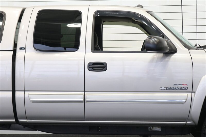 2005 Chevrolet Silverado 2500 LS  1-OWNER* 100% RUST FREE* NEVER HAD 5TH WHEEL / GOOSENECK* 5-SPD ALLISON* SHORT BED* NEW 2.5 "LEVEL LIFT W/ NEW 33 " BFG KO3 10-PLYS* ALL ORIGINAL BOOKS-WINDOW STICKER-2 KEYS-SERVICE RECORDS - Photo 57 - Portland, OR 97230