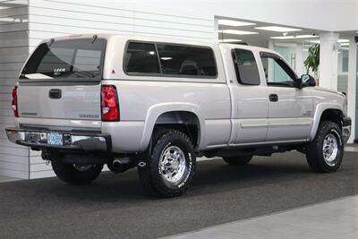 2005 Chevrolet Silverado 2500 LS  1-OWNER* 100% RUST FREE* NEVER HAD 5TH WHEEL / GOOSENECK* 5-SPD ALLISON* SHORT BED* NEW 2.5 "LEVEL LIFT W/ NEW 33 " BFG KO3 10-PLYS* ALL ORIGINAL BOOKS-WINDOW STICKER-2 KEYS-SERVICE RECORDS - Photo 7 - Portland, OR 97230