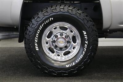 2005 Chevrolet Silverado 2500 LS  1-OWNER* 100% RUST FREE* NEVER HAD 5TH WHEEL / GOOSENECK* 5-SPD ALLISON* SHORT BED* NEW 2.5 "LEVEL LIFT W/ NEW 33 " BFG KO3 10-PLYS* ALL ORIGINAL BOOKS-WINDOW STICKER-2 KEYS-SERVICE RECORDS - Photo 51 - Portland, OR 97230