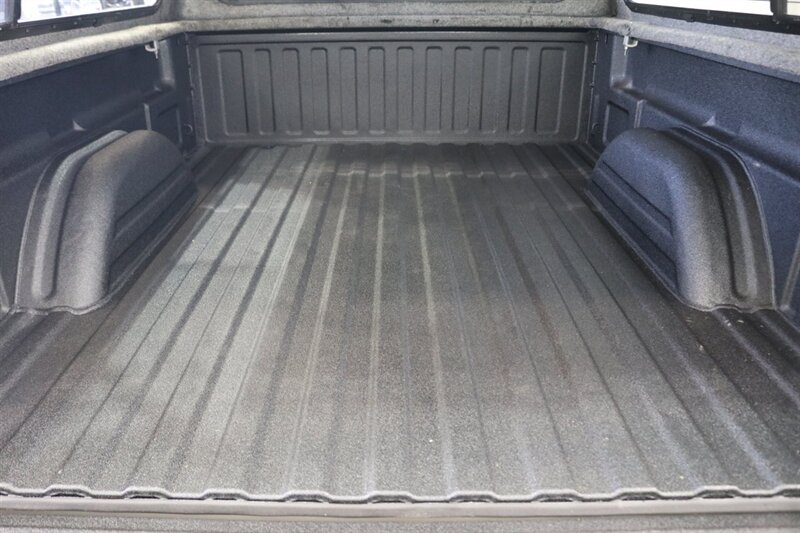 2005 Chevrolet Silverado 2500 LS  1-OWNER* 100% RUST FREE* NEVER HAD 5TH WHEEL / GOOSENECK* 5-SPD ALLISON* SHORT BED* NEW 2.5 "LEVEL LIFT W/ NEW 33 " BFG KO3 10-PLYS* ALL ORIGINAL BOOKS-WINDOW STICKER-2 KEYS-SERVICE RECORDS - Photo 46 - Portland, OR 97230