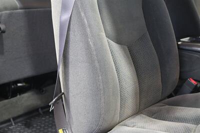 2005 Chevrolet Silverado 2500 LS  1-OWNER* 100% RUST FREE* NEVER HAD 5TH WHEEL / GOOSENECK* 5-SPD ALLISON* SHORT BED* NEW 2.5 "LEVEL LIFT W/ NEW 33 " BFG KO3 10-PLYS* ALL ORIGINAL BOOKS-WINDOW STICKER-2 KEYS-SERVICE RECORDS - Photo 71 - Portland, OR 97230