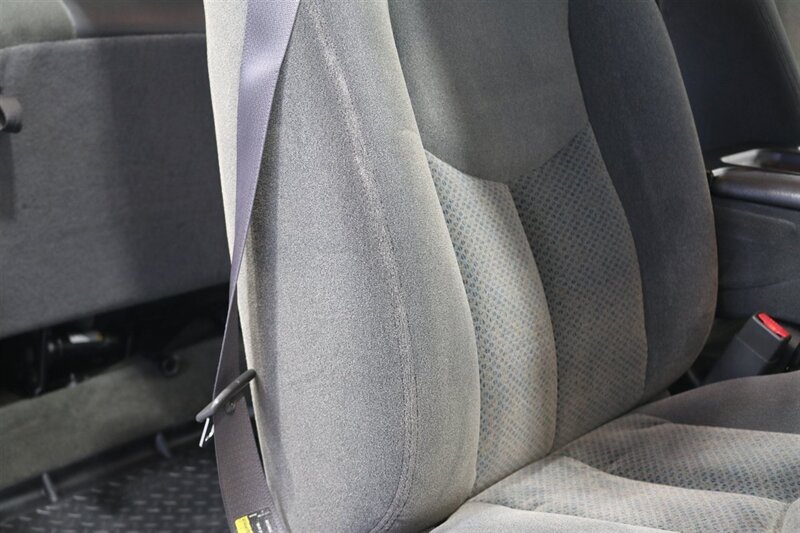 2005 Chevrolet Silverado 2500 LS  1-OWNER* 100% RUST FREE* NEVER HAD 5TH WHEEL / GOOSENECK* 5-SPD ALLISON* SHORT BED* NEW 2.5 "LEVEL LIFT W/ NEW 33 " BFG KO3 10-PLYS* ALL ORIGINAL BOOKS-WINDOW STICKER-2 KEYS-SERVICE RECORDS - Photo 71 - Portland, OR 97230