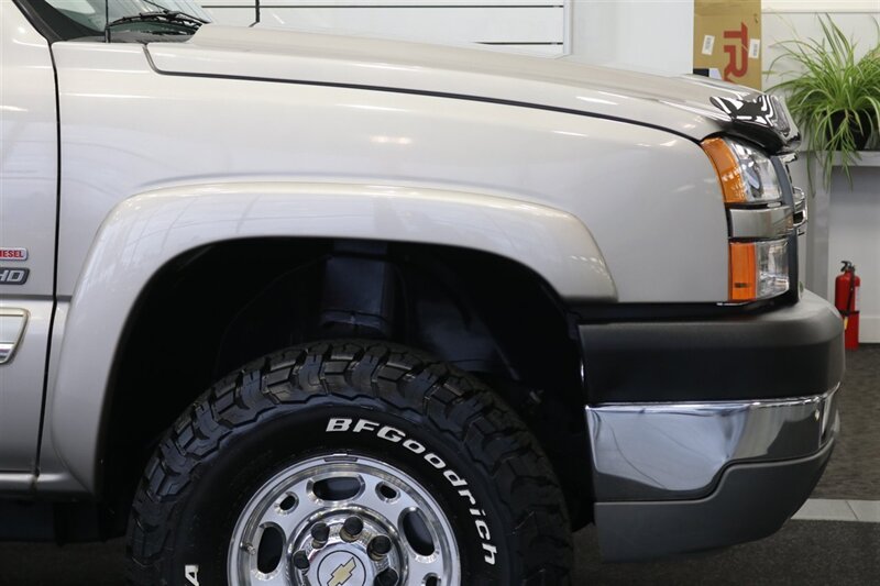 2005 Chevrolet Silverado 2500 LS  1-OWNER* 100% RUST FREE* NEVER HAD 5TH WHEEL / GOOSENECK* 5-SPD ALLISON* SHORT BED* NEW 2.5 "LEVEL LIFT W/ NEW 33 " BFG KO3 10-PLYS* ALL ORIGINAL BOOKS-WINDOW STICKER-2 KEYS-SERVICE RECORDS - Photo 55 - Portland, OR 97230